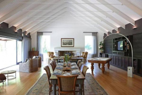 DE LUC FARMHOUSE Ultimate Country Privacy